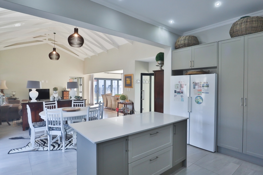 To Let 4 Bedroom Property for Rent in The Coves North West